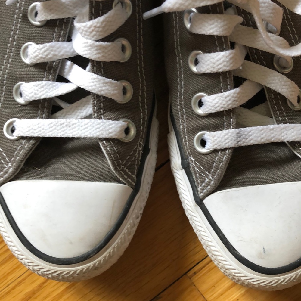 Unisex Gray Low Top Converse - Picture 3 of 5